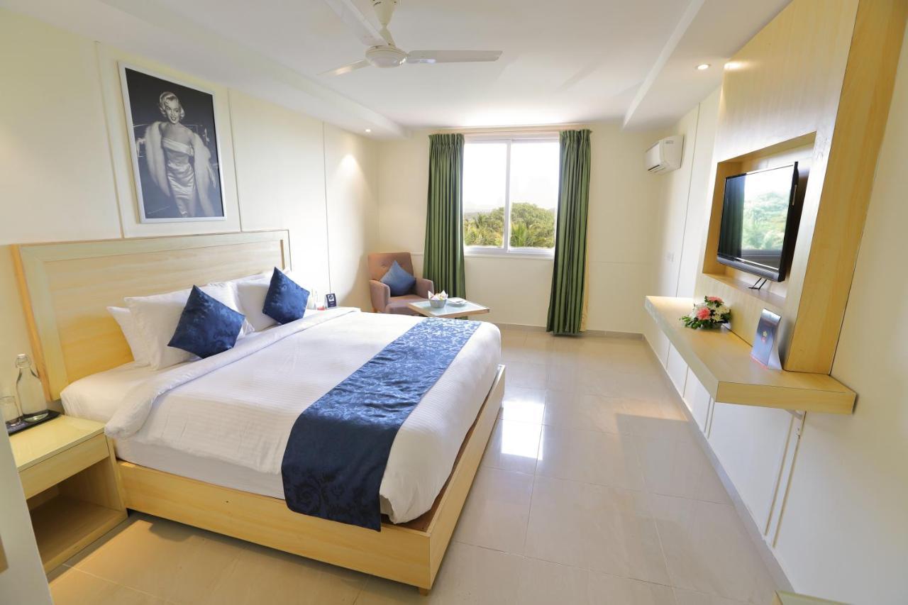 Zip By Spree Hotels Hyde Goa 칸돌림 외부 사진