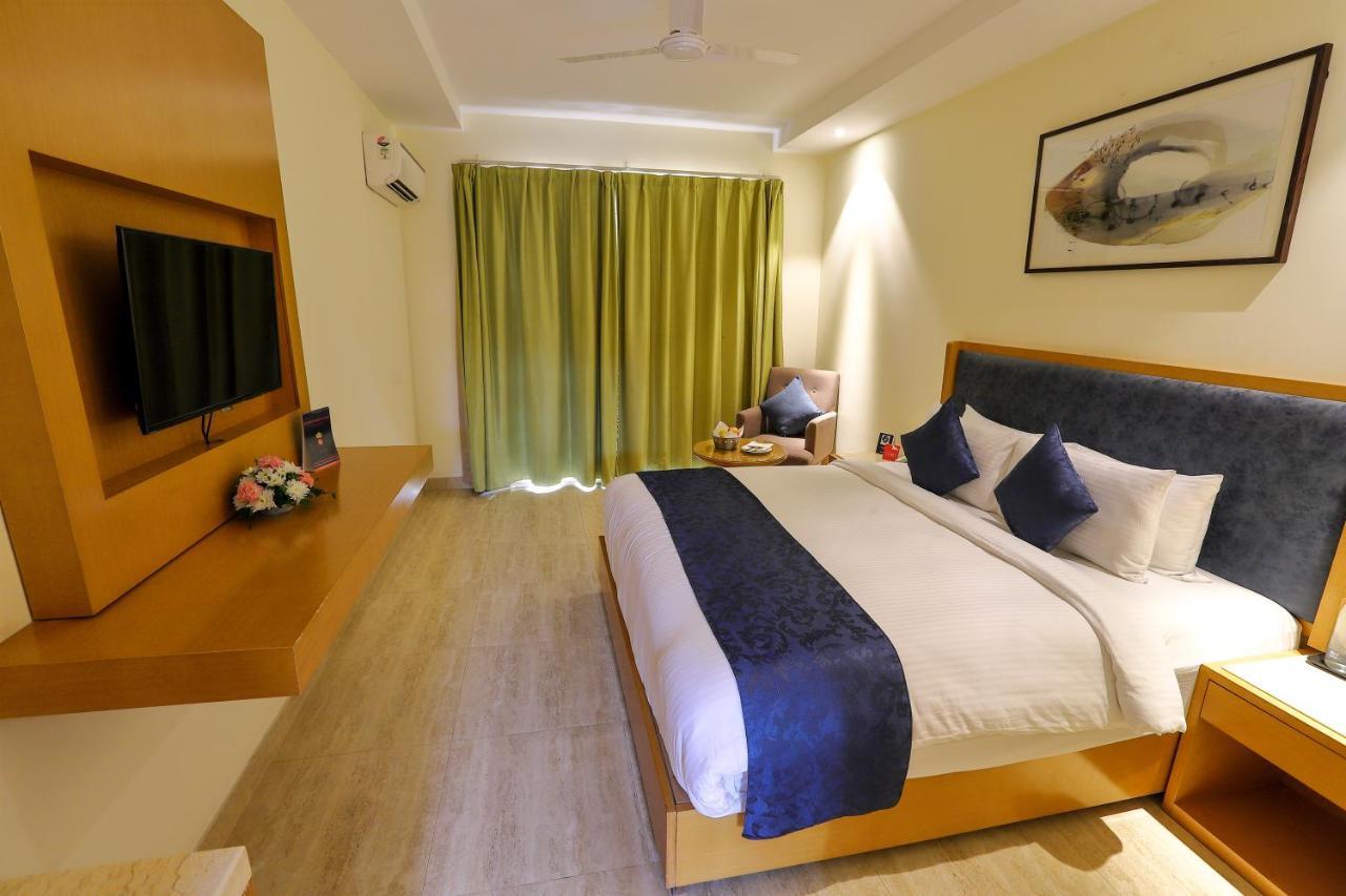 Zip By Spree Hotels Hyde Goa 칸돌림 외부 사진