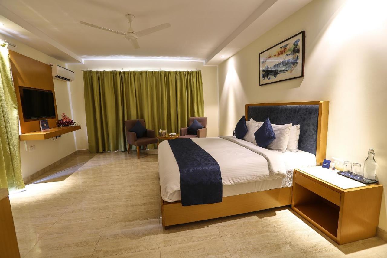 Zip By Spree Hotels Hyde Goa 칸돌림 외부 사진