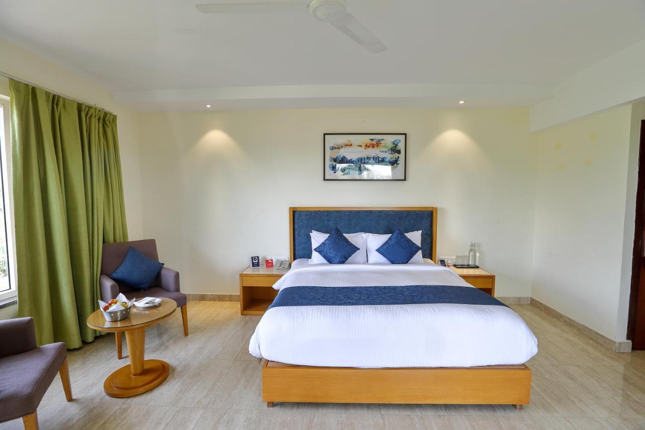 Zip By Spree Hotels Hyde Goa 칸돌림 외부 사진
